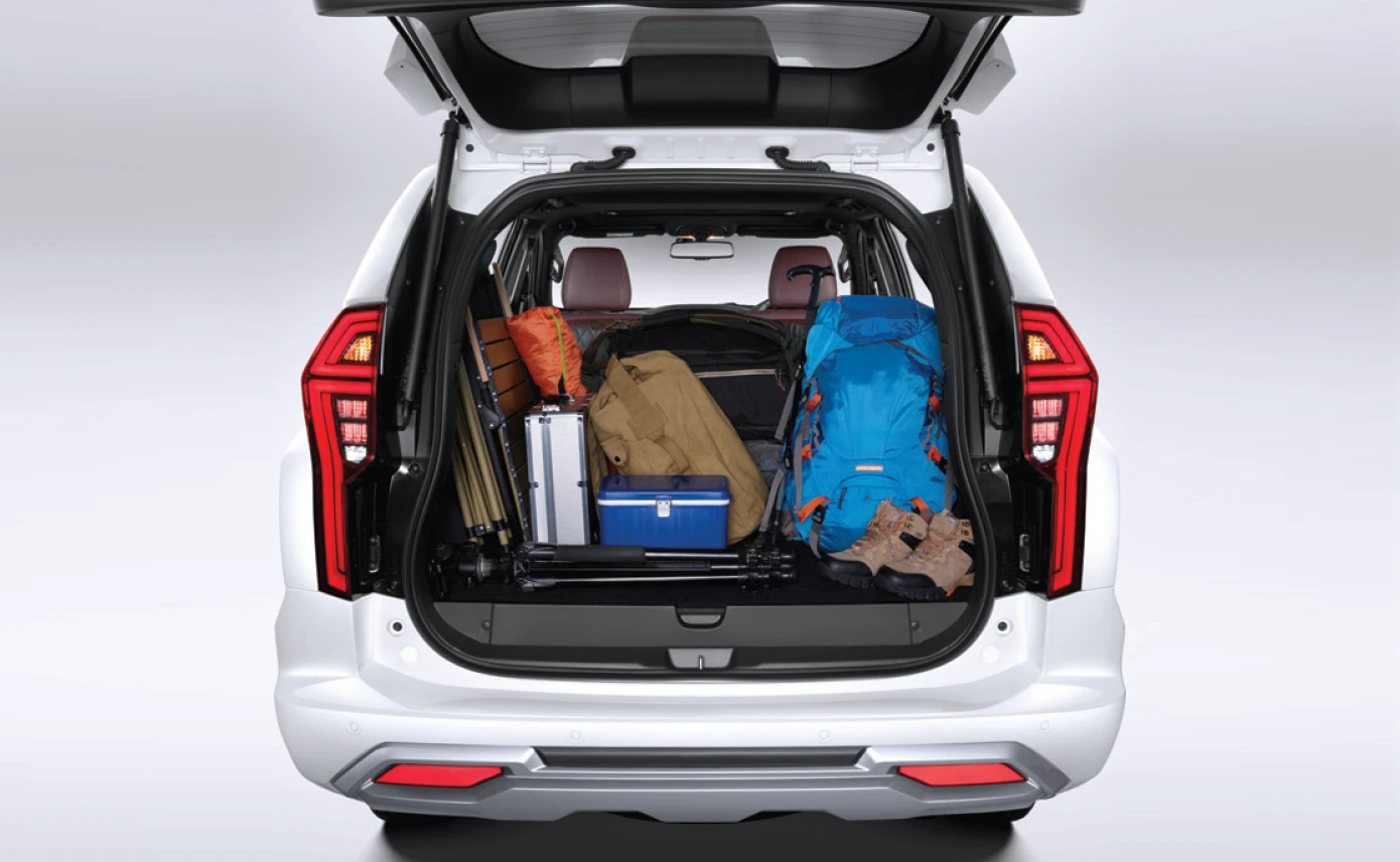 Mitsubishi New Pajero Sport Spacious Baggage with Flat Floor