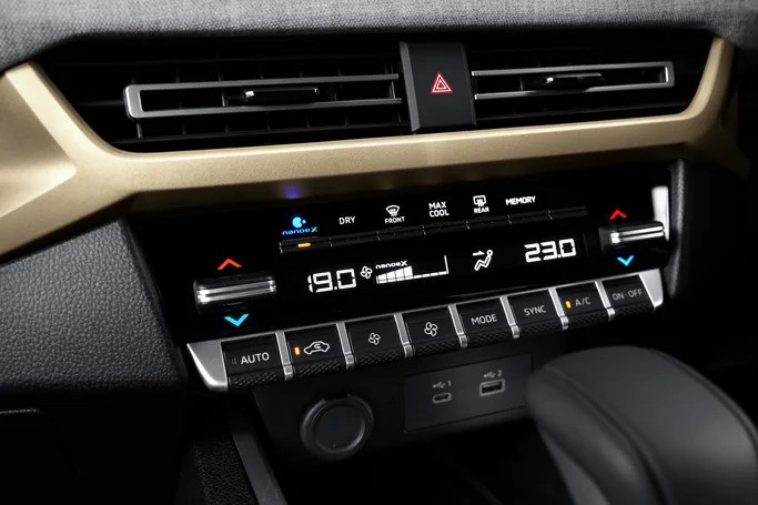 Dual Zone Auto Climate Control with nanoeX